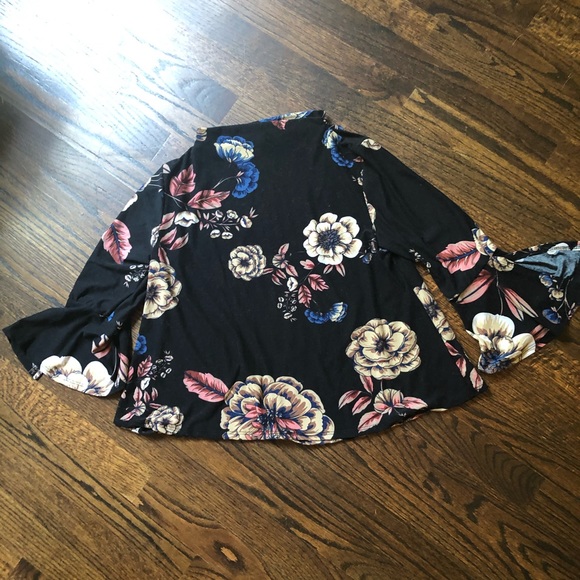 Try This Flowy Black Floral Crop Top Sz S - Picture 4 of 7